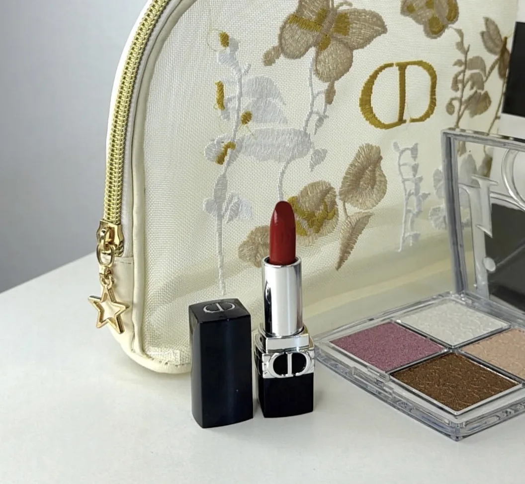 Dior حمره