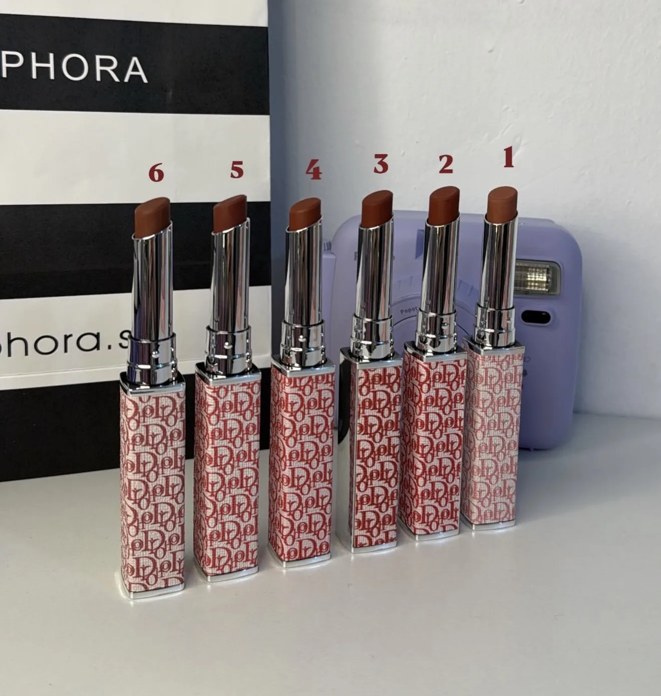 Dior حمره