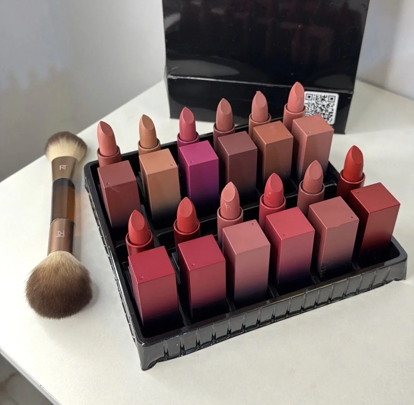 Huda beauty حمره