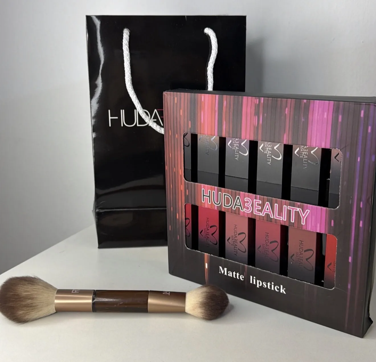 Huda beauty حمره