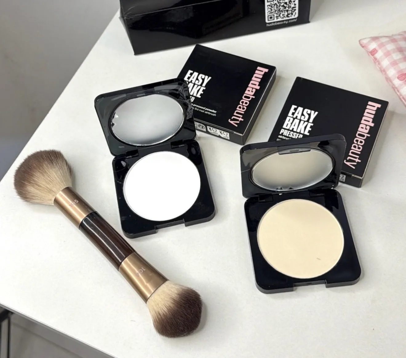 Huda beauty كومباكت باودر