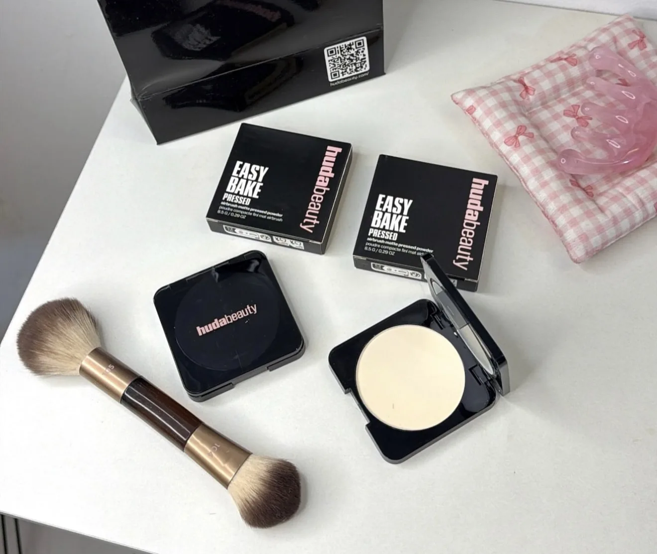 Huda beauty كومباكت باودر
